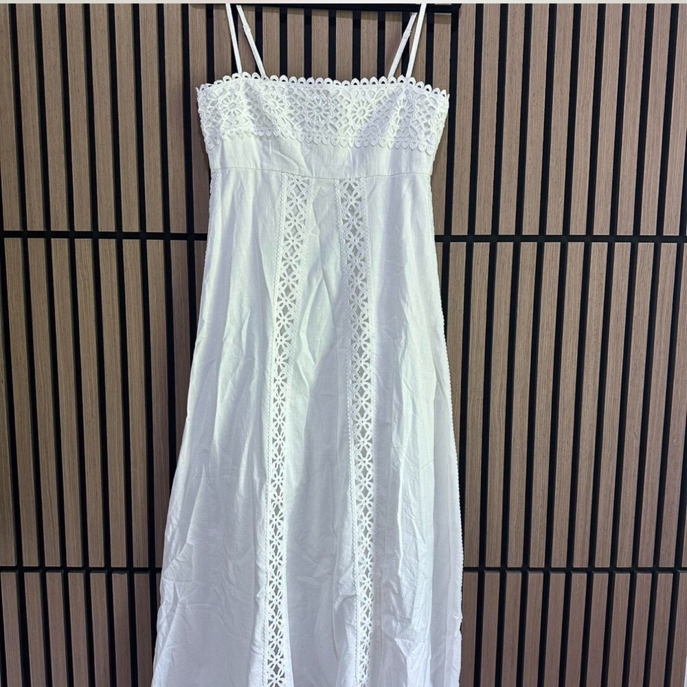 Elegant White Lace Dress - Picture 6 of 7